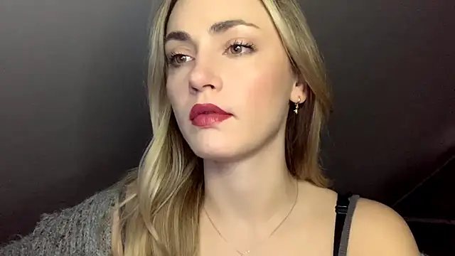 Snapshot of ScarlettSensitive chatting on 05-18-26, 06:19 ScarlettSensitive online show from 05-18-26, 06:19