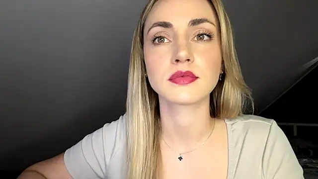 Snapshot of ScarlettSensitive chatting on 05-22-26, 08:32 ScarlettSensitive online show from 05-22-26, 08:32