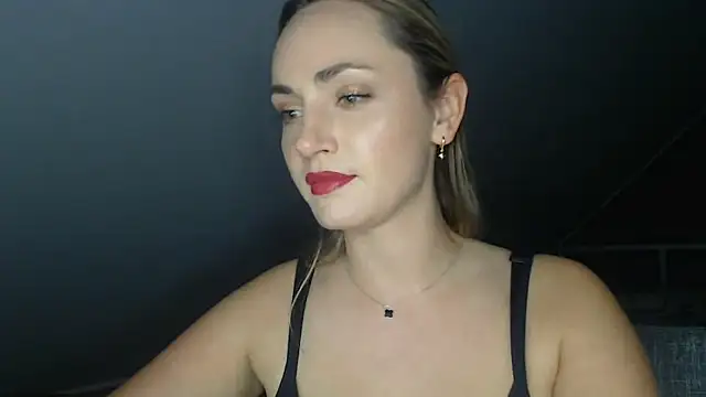 Snapshot of ScarlettSensitive chatting on 05-29-26, 06:28 ScarlettSensitive online show from 05-29-26, 06:28