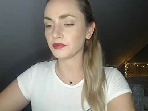 Snapshot of ScarlettSensitive chatting on 06-08-26, 08:31 ScarlettSensitive online show from 06-08-26, 08:31