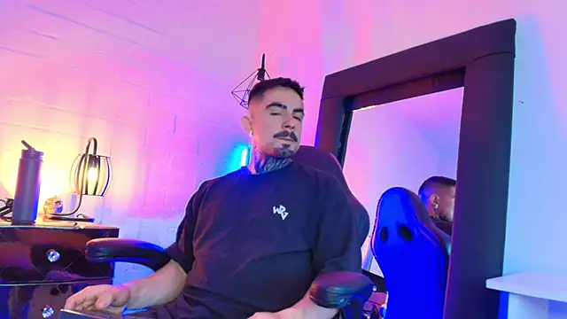 Dallas Whitee online show from 03-25-26, 07:42