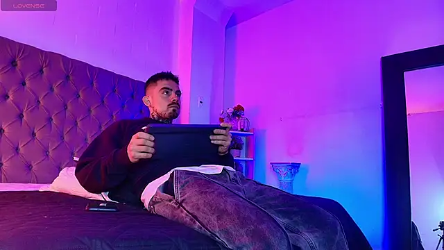 Dallas Whitee online show from 04-19-26, 12:26