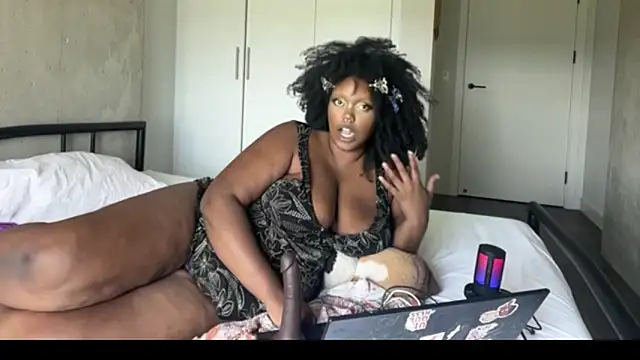 Snapshot of juicy_janet chatting on 07-23-26, 05:44 juicy janet online show from 07-23-26, 05:44