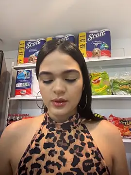 Snapshot of Bella-Ferrer chatting on 05-15-26, 05:09 Bella-Ferrer online show from 05-15-26, 05:09