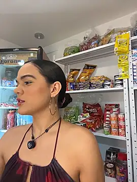 Snapshot of Bella-Ferrer chatting on 06-19-26, 06:23 Bella-Ferrer online show from 06-19-26, 06:23