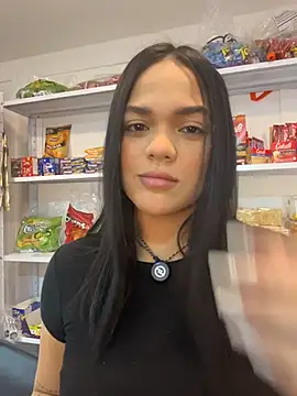 Snapshot of Bella-Ferrer chatting on 06-25-26, 06:23 Bella-Ferrer online show from 06-25-26, 06:23