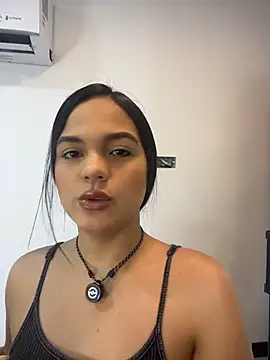 Snapshot of Bella-Ferrer chatting on 07-30-26, 06:18 Bella-Ferrer online show from 07-30-26, 06:18