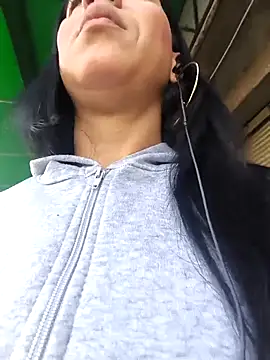 Snapshot of Camillemonroe_ chatting on 04-27-26, 11:30 Camillemonroe online show from 04-27-26, 11:30