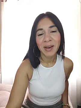 Snapshot of Camillemonroe_ chatting on 06-02-26, 12:18 Camillemonroe online show from 06-02-26, 12:18