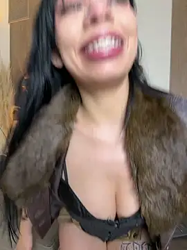 Snapshot of Queen_Chanel_XXX chatting on 05-12-26, 07:33 Queen Chanel XXX online show from 05-12-26, 07:33