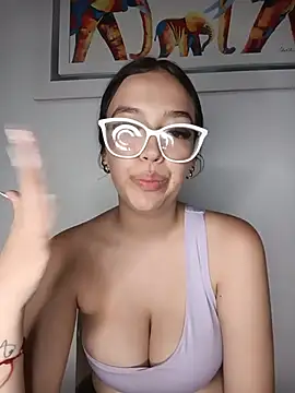 Snapshot of Kitty_Loveee chatting on 06-28-26, 11:11 Kitty Loveee online show from 06-28-26, 11:11
