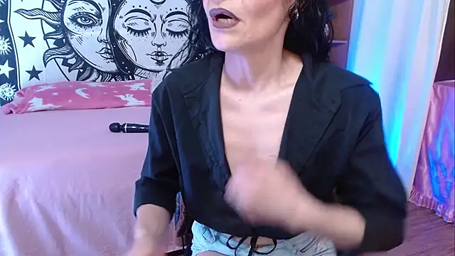 Snapshot of _Alexandra_Jones chatting on 07-25-26, 01:36 Alexandra Jones online show from 07-25-26, 01:36