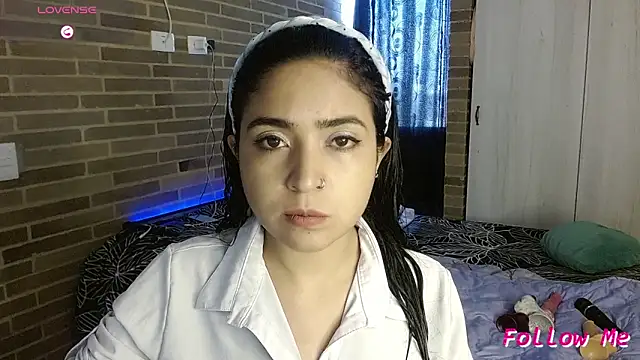 sweet-little online show from 03-26-26, 02:00