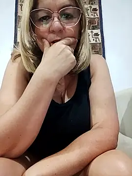 Prettywoman0110 online show from 03-10-26, 08:14