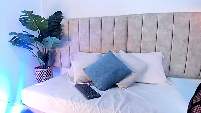 AgathaSavage online show from 03-18-26, 12:19