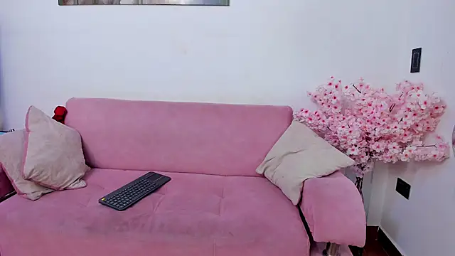 Snapshot of Tamar4_f00x chatting on 05-29-26, 01:09 Tamar4 f00x online show from 05-29-26, 01:09