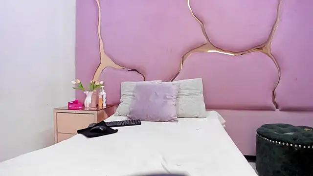 LaurendPink online show from 06-29-26, 02:17