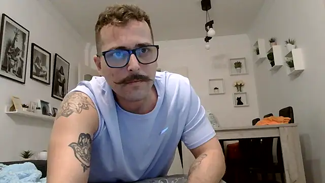 Snapshot of yanick931 chatting on 05-24-26, 09:53 yanick931 online show from 05-24-26, 09:53