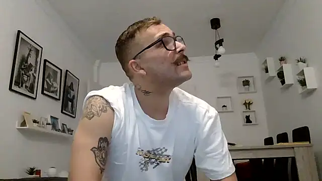 Snapshot of yanick931 chatting on 06-05-26, 11:27 yanick931 online show from 06-05-26, 11:27