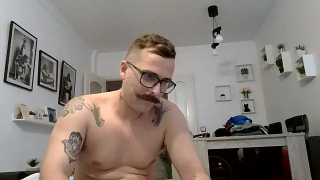 Snapshot of yanick931 chatting on 07-23-26, 09:35 yanick931 online show from 07-23-26, 09:35