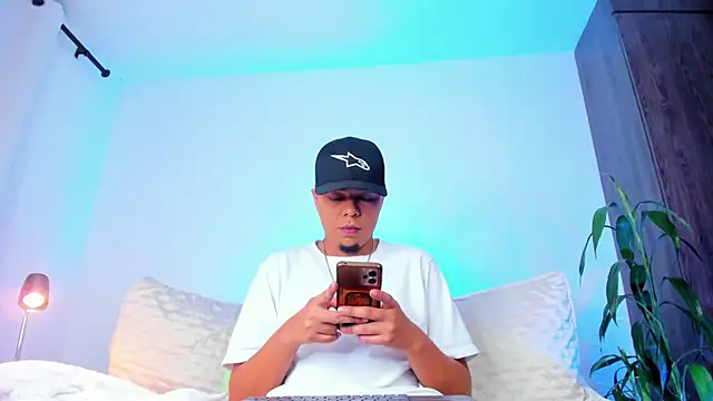 Snapshot of Randdy_333 chatting on 03-26-26, 05:24 Randdy 333 online show from 03-26-26, 05:24