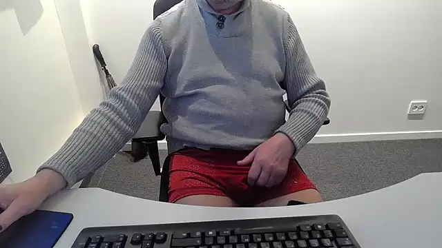 Snapshot of Buggemann chatting on 05-07-26, 03:12 Buggemann online show from 05-07-26, 03:12