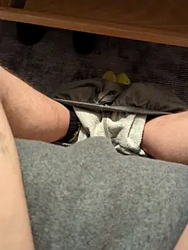 Snapshot of Buggemann chatting on 05-19-26, 01:33 Buggemann online show from 05-19-26, 01:33