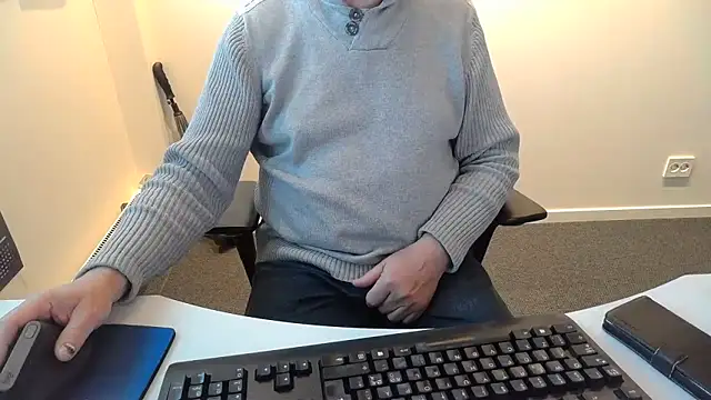 Snapshot of Buggemann chatting on 06-11-26, 02:53 Buggemann online show from 06-11-26, 02:53
