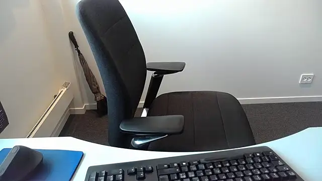 Snapshot of Buggemann chatting on 06-16-26, 04:59 Buggemann online show from 06-16-26, 04:59