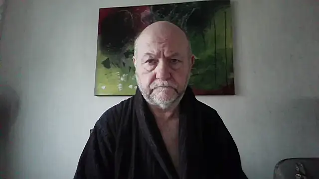 Snapshot of Buggemann chatting on 06-20-26, 03:31 Buggemann online show from 06-20-26, 03:31