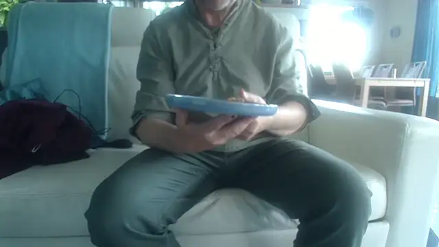 Snapshot of Buggemann chatting on 06-25-26, 04:45 Buggemann online show from 06-25-26, 04:45