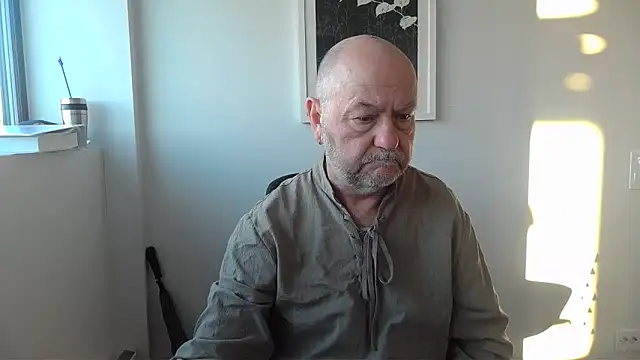 Snapshot of Buggemann chatting on 06-30-26, 03:29 Buggemann online show from 06-30-26, 03:29