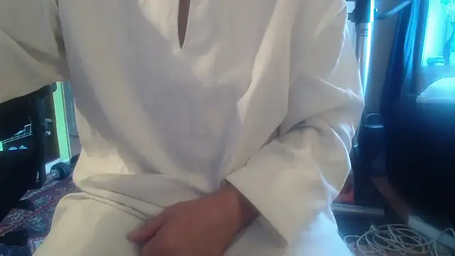 Snapshot of Buggemann chatting on 07-05-26, 04:19 Buggemann online show from 07-05-26, 04:19