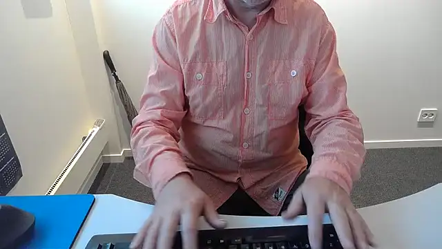 Snapshot of Buggemann chatting on 07-07-26, 03:09 Buggemann online show from 07-07-26, 03:09