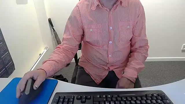 Snapshot of Buggemann chatting on 07-08-26, 02:27 Buggemann online show from 07-08-26, 02:27