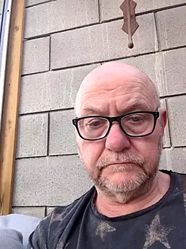 Snapshot of Buggemann chatting on 07-12-26, 04:20 Buggemann online show from 07-12-26, 04:20