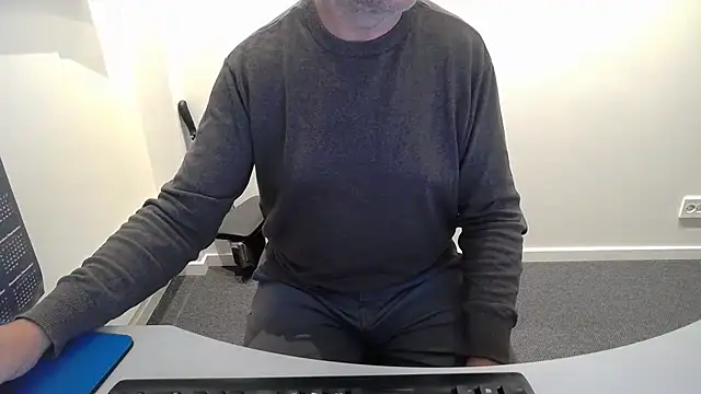 Snapshot of Buggemann chatting on 07-29-26, 03:04 Buggemann online show from 07-29-26, 03:04
