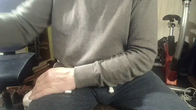 Snapshot of Buggemann chatting on 07-30-26, 02:43 Buggemann online show from 07-30-26, 02:43