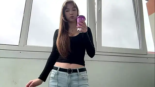 Snapshot of AnnaWasp chatting on 06-19-26, 05:23 AnnaWasp online show from 06-19-26, 05:23