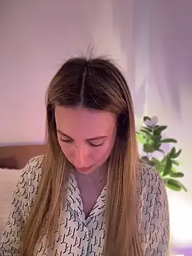 EvaRyen  online show from 04-07-26, 03:34