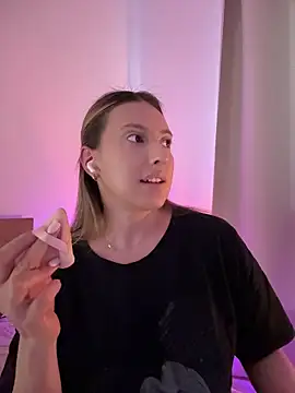 EvaRyen  online show from 04-18-26, 03:38