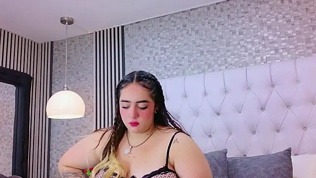 Snapshot of VioletMonroee chatting on 03-12-26, 03:56 VioletMonroee online show from 03-12-26, 03:56