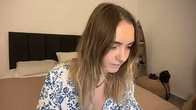 RoxyWet online show from 04-08-26, 01:22