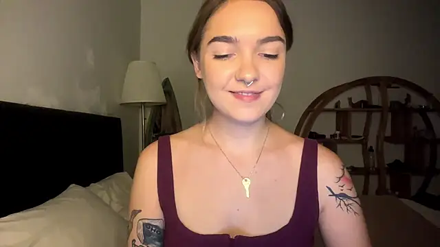 Snapshot of RoxyWet chatting on 06-26-26, 01:26 RoxyWet online show from 06-26-26, 01:26