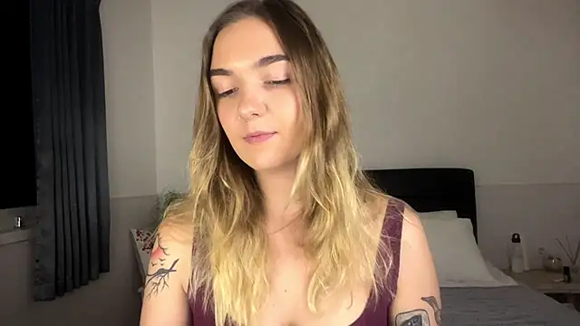 Snapshot of RoxyWet chatting on 07-09-26, 04:00 RoxyWet online show from 07-09-26, 04:00
