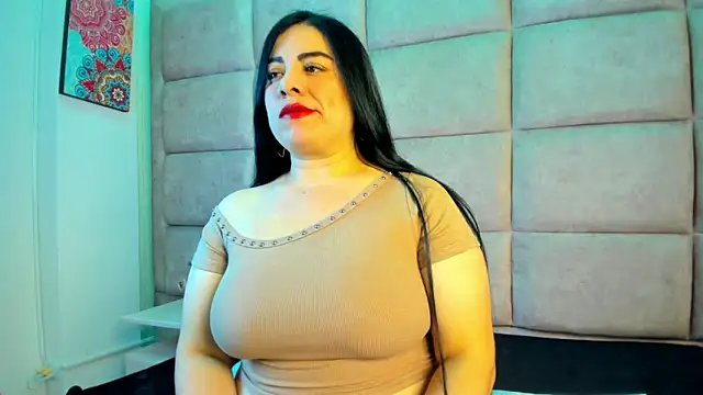 Snapshot of Emilyy_Moon_ chatting on 05-23-26, 02:50 Emilyy Moon online show from 05-23-26, 02:50