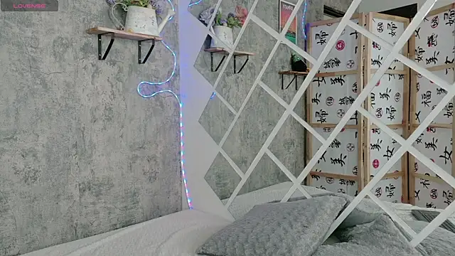 Snapshot of Sophia_xoxo1 chatting on 05-19-26, 04:35 Sophia xoxo1 online show from 05-19-26, 04:35