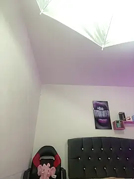 LINDA EF online show from 04-09-26, 01:05