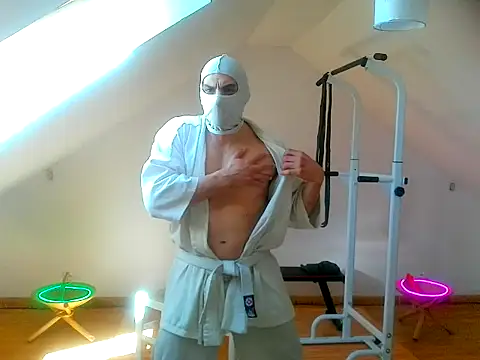 Snapshot of NinjaLaser chatting on 04-07-26, 11:21 NinjaLaser online show from 04-07-26, 11:21