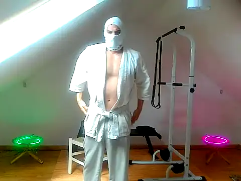 Snapshot of NinjaLaser chatting on 04-19-26, 12:15 NinjaLaser online show from 04-19-26, 12:15